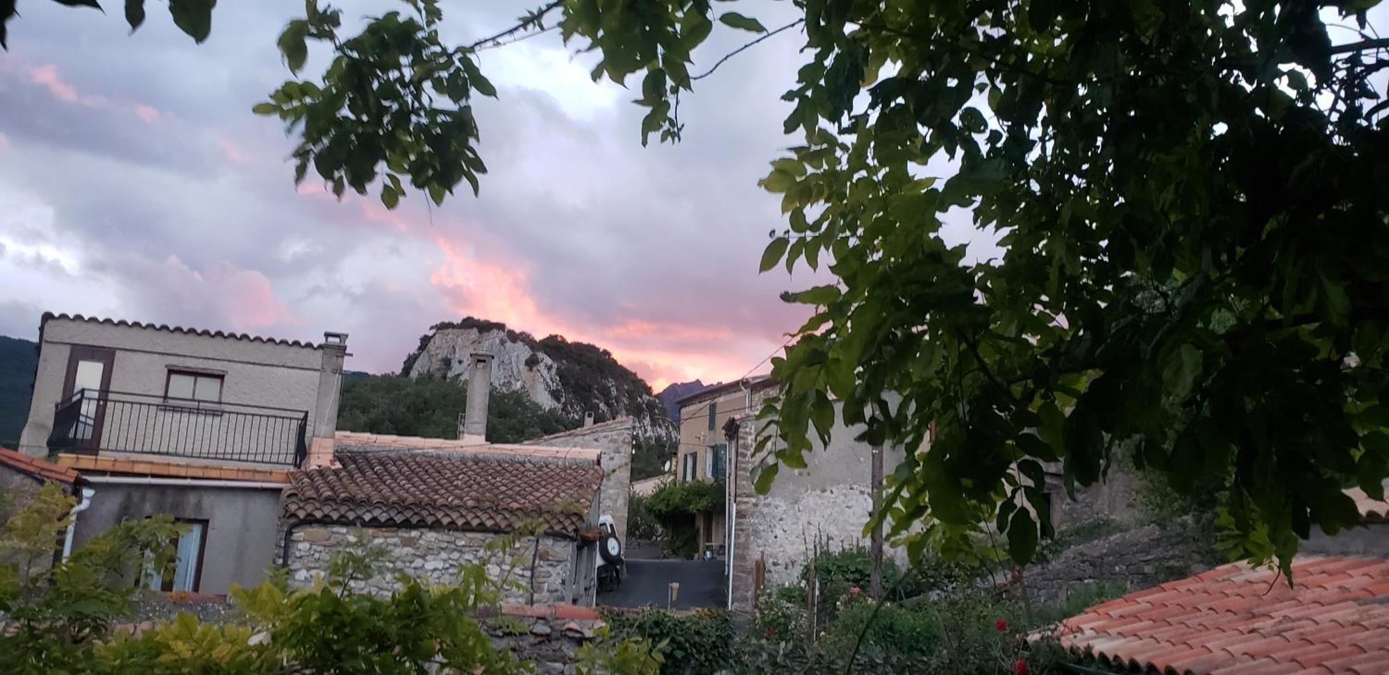 Apartamento Le Balcon Camps-sur-l'Agly Exterior foto